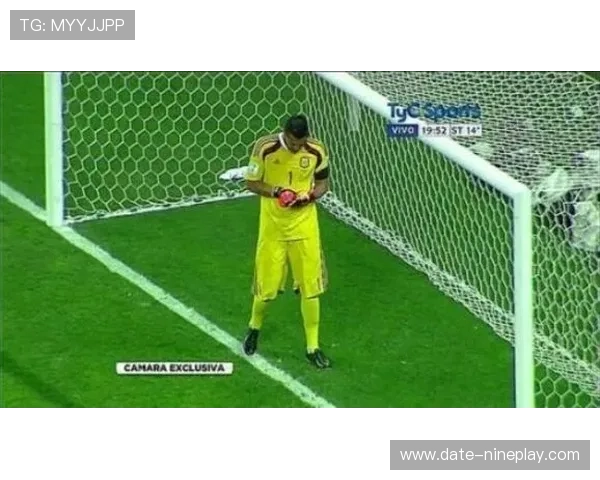 足球场上一字名星汇聚，梅、罗、苏、卡、皮等球员的传奇之路