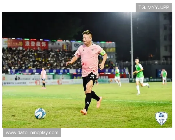 足球巨星们每天换衣如换场，时尚与球技齐飞的秘密揭秘