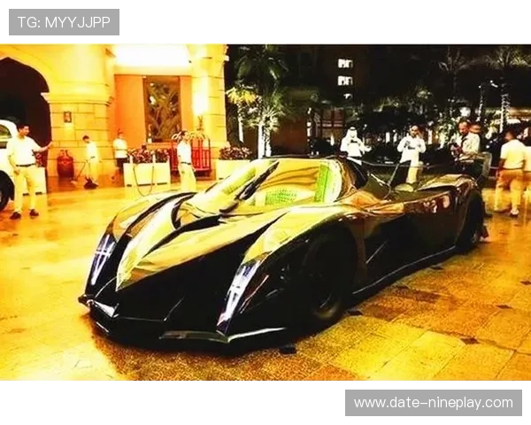 足球明星奢华生活揭秘：从豪车到私人岛屿，球场之外的奢侈花销榜单