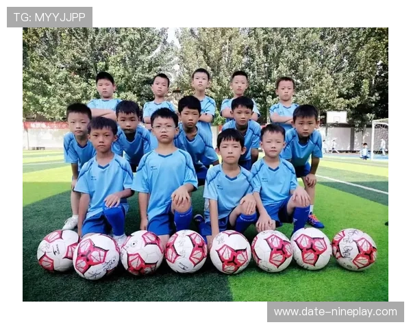 足球球星情感故事揭秘那些绿茵场下不为人知的真挚瞬间